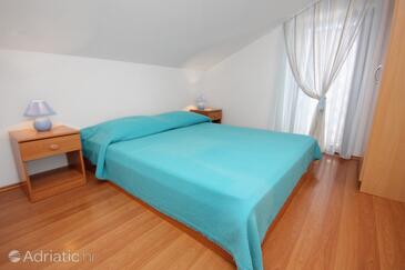 Apartments with parking space Punat, Krk - 5373