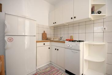 Apartment with terrace Njivice, Kvarner