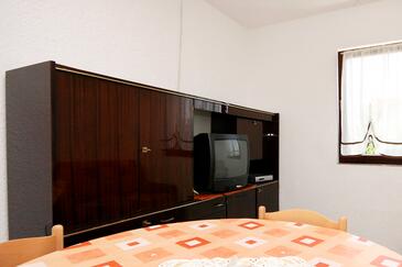 Apartment with terrace Njivice, Kvarner