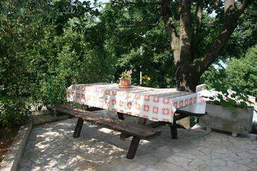 Apartment with terrace Njivice, Kvarner