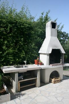 Apartment with terrace Njivice, Kvarner