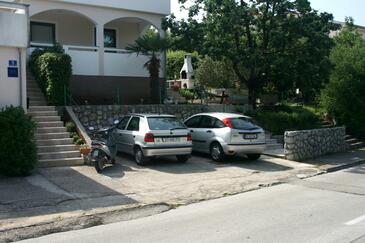 Apartment with terrace Njivice, Kvarner