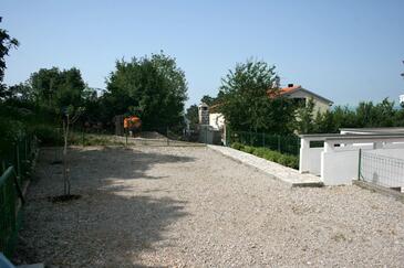 Apartment with terrace Njivice, Kvarner