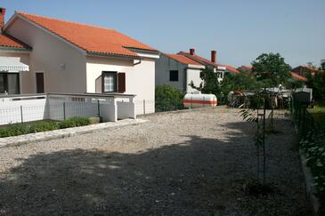 Apartment with terrace Njivice, Kvarner