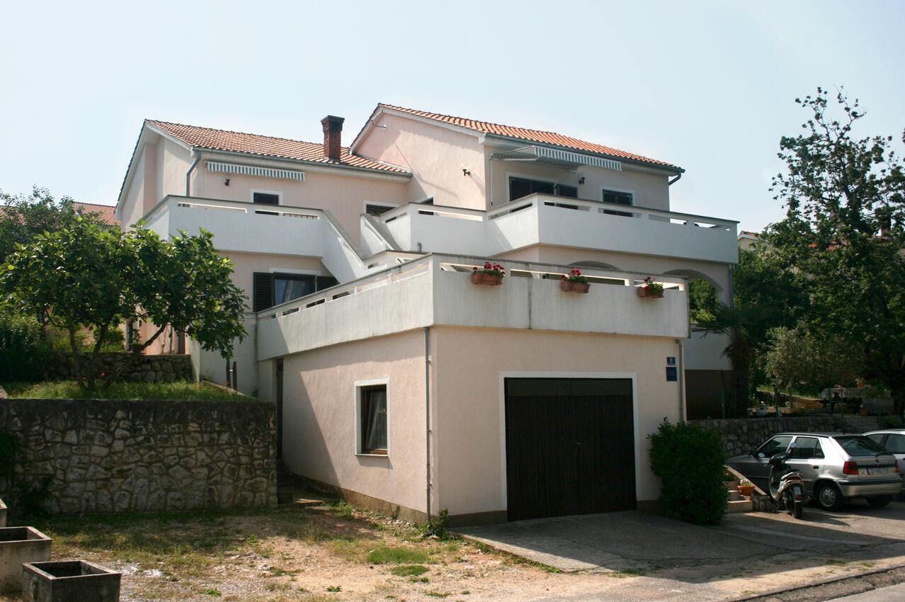 Apartment with terrace Njivice, Kvarner