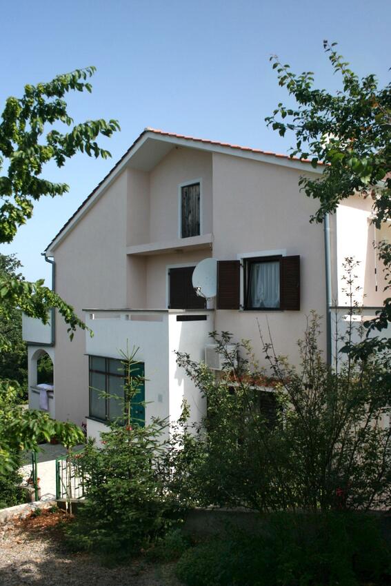 Apartment with terrace Njivice, Kvarner