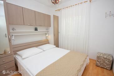 Apartments with parking space Supetar, Brač - 5385
