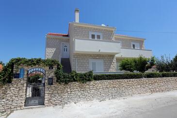 Apartments with terrace Supetar, Central Dalmatia
