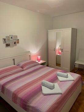 Ferienwohnungen mit Parkplatz Malinska, Krk - 5387