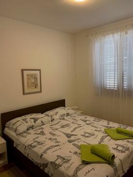 Ferienwohnungen mit Parkplatz Malinska, Krk - 5387