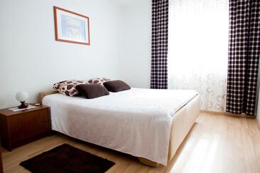 Apartmani s parkingom Vrbnik, Krk - 5392