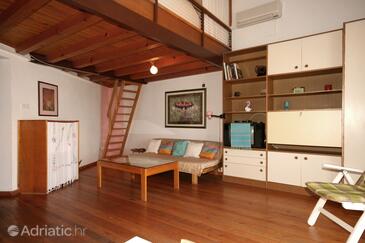 Apartmaji s parkingom Malinska, Krk - 5395