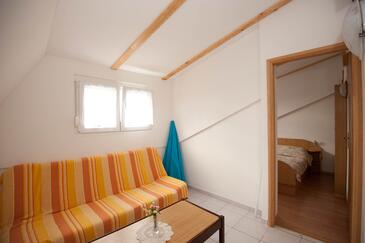 Appartamenti e camere con parcheggio Gnivizze - Njivice, Veglia - Krk - 5398