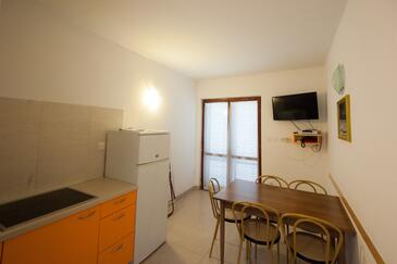Apartamentos y habitaciones con parking Njivice, Krk - 5398