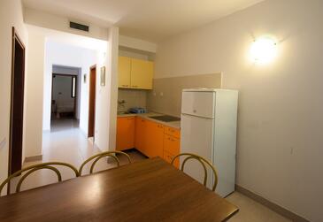Apartments and rooms with parking space Njivice, Krk - 5398