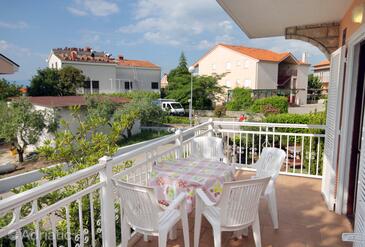 Apartments and rooms with parking space Njivice, Krk - 5398