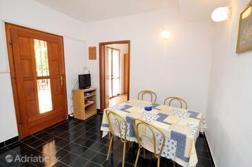 Appartementen en kamers met parkeerplaats Njivice, Krk - 5398