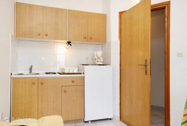 Apartments and rooms with parking space Njivice, Krk - 5398