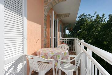 Apartments and rooms with parking space Njivice, Krk - 5398