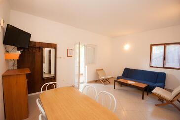 Apartments and rooms with parking space Njivice, Krk - 5398