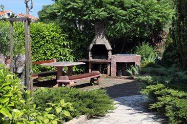 Apartments and rooms with parking space Njivice, Krk - 5398