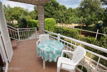 Apartments and rooms with parking space Njivice, Krk - 5398