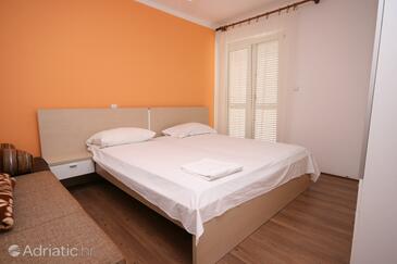 Apartmaji in sobe ob morju Vrbnik, Krk - 5403