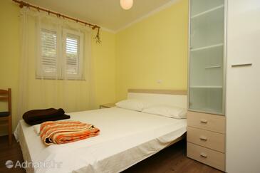 Apartmaji in sobe ob morju Vrbnik, Krk - 5403