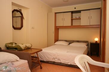 Apartmaji in sobe ob morju Vrbnik, Krk - 5403