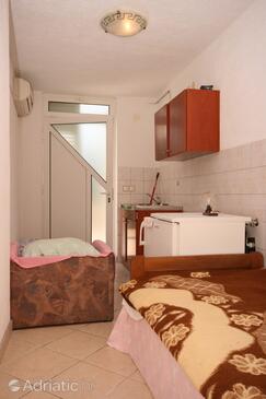 Apartmaji in sobe ob morju Vrbnik, Krk - 5403