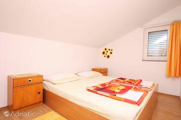 Apartmaji s parkingom Baška, Krk - 5404