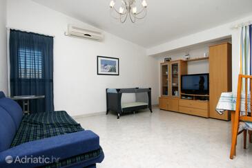 Apartmaji s parkingom Baška, Krk - 5404