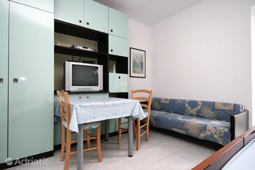 Apartmanok parkolóhellyel Baska, Krk - 5404