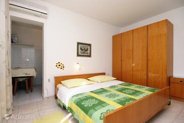 Apartmanok parkolóhellyel Baska, Krk - 5404