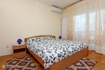 Apartmanok parkolóhellyel Punat, Krk - 5410