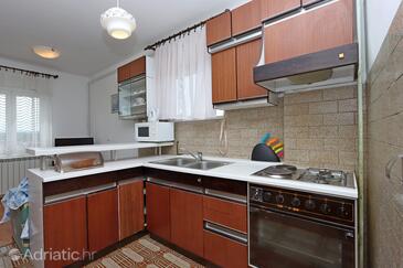 Apartmanok parkolóhellyel Punat, Krk - 5410