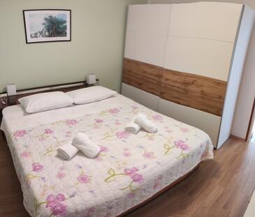 Apartments with parking space Punat, Krk - 5410