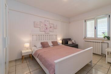 Apartments with parking space Krk - 5423