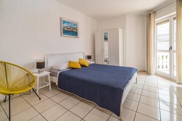 Apartments with parking space Krk - 5423