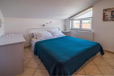 Appartamenti con parcheggio Veglia - Krk - 5423