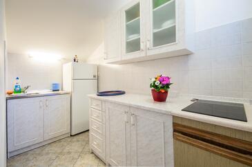 Apartments with parking space Njivice, Krk - 5427