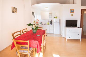 Apartments with parking space Njivice, Krk - 5427
