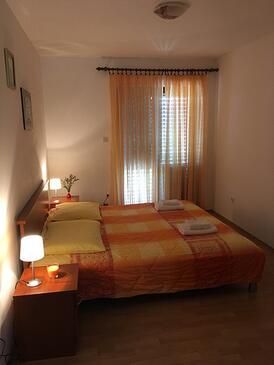 Apartments with parking space Tribulje, Krk - 5438