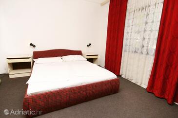 Apartmanok és szobák parkolóhellyel Stara Baska, Krk - 5447