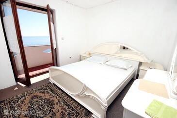 Apartmanok és szobák parkolóhellyel Stara Baska, Krk - 5447