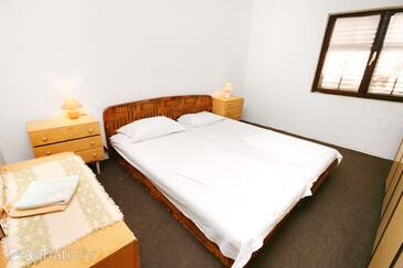 Apartmanok és szobák parkolóhellyel Stara Baska, Krk - 5447