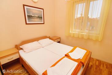 Ferienwohnungen mit Parkplatz Baska, Krk - 5450