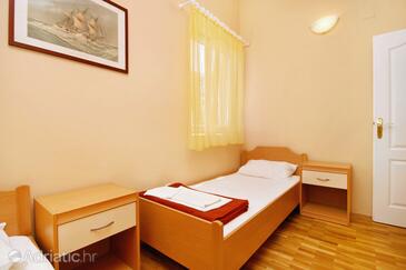 Ferienwohnungen mit Parkplatz Baska, Krk - 5450