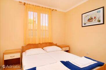 Ferienwohnungen mit Parkplatz Baska, Krk - 5450