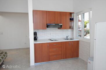 Apartmani s parkingom Njivice, Krk - 5458